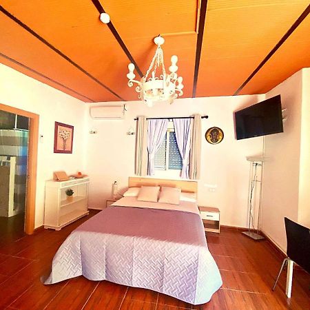 Estudio Con Cocina, Bano Y Piscina De Temporada Compartida, A 8Km De Cordoba, En Plena Sierra, By Trassierrarooms Exterior foto