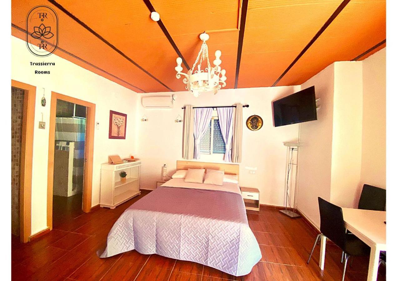 Estudio Con Cocina, Bano Y Piscina De Temporada Compartida, A 8Km De Cordoba, En Plena Sierra, By Trassierrarooms Exterior foto